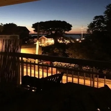 Appartement - A Deux Pas De La Plage - Beau T2 Traversant Avec Terrasse, Balcon Et Parking Individuel Securise