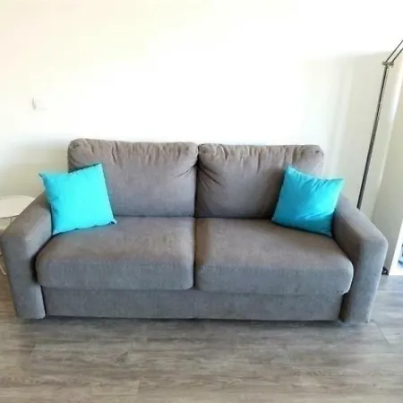 Appartement - A Deux Pas De La Plage - Beau T2 Traversant Avec Terrasse, Balcon Et Parking Individuel Securise