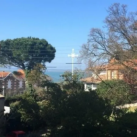 Appartement - A Deux Pas De La Plage - Beau T2 Traversant Avec Terrasse, Balcon Et Parking Individuel Securise