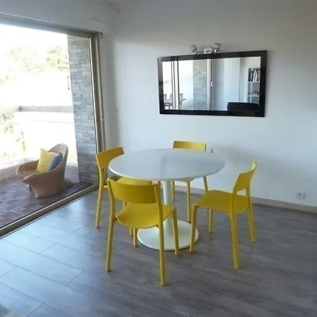 - A Deux Pas De La Plage - Beau T2 Traversant Avec Terrasse, Balcon Et Parking Individuel Securise Appartement *